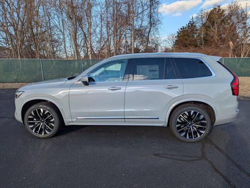 2025 Volvo XC90 B5 Core