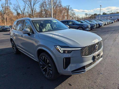 2025 Volvo XC90 B5 Core