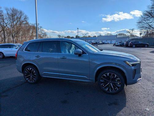 2025 Volvo XC90 B5 Core