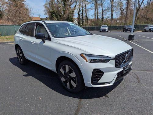 2025 Volvo XC60 Plug-In Hybrid T8 Plus