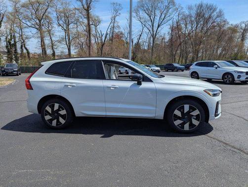 2025 Volvo XC60 Plug-In Hybrid T8 Plus