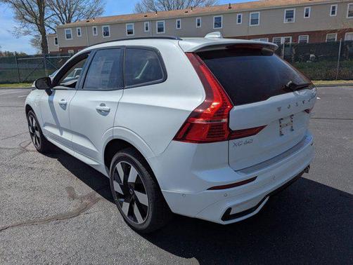 2025 Volvo XC60 Plug-In Hybrid T8 Plus