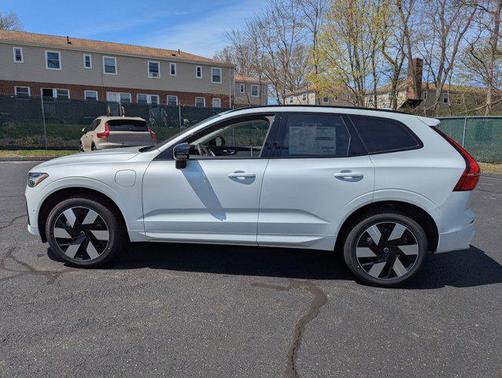 2025 Volvo XC60 Plug-In Hybrid T8 Plus