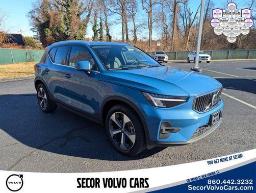 Fjord Blue Metallic 2023 Volvo XC40 Plus Bright Theme