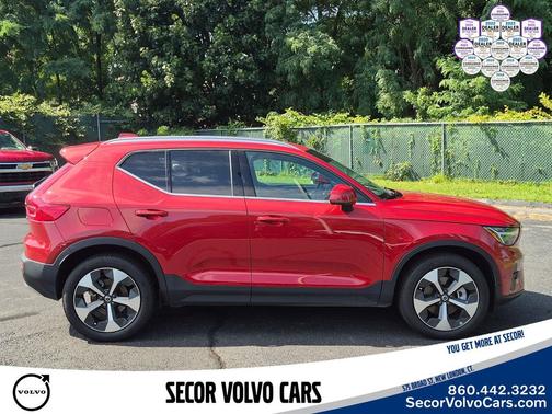 Fusion Red Metallic 2024 Volvo XC40 Plus Bright Theme