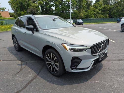 2025 Volvo XC60 Plus