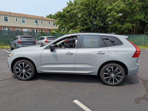 2025 Volvo XC60 Plus
