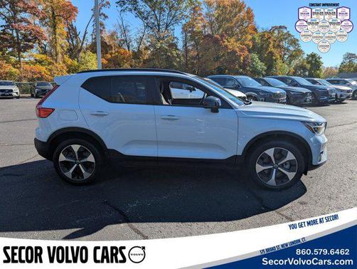 2025 Volvo XC40 Plus Dark Theme