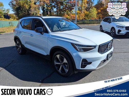 2025 Volvo XC40 Plus Dark Theme