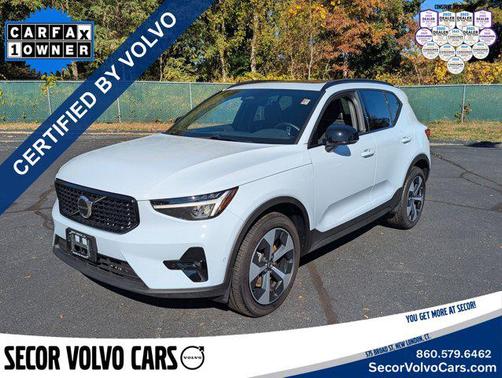 2025 Volvo XC40 Plus Dark Theme