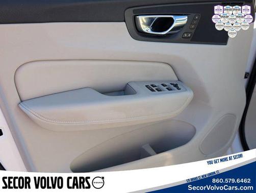 2023 Volvo XC60 Recharge Plug-In Hybrid Plus Bright Theme