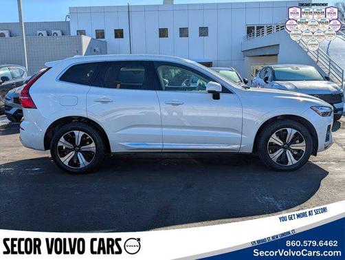 2023 Volvo XC60 Recharge Plug-In Hybrid Plus Bright Theme