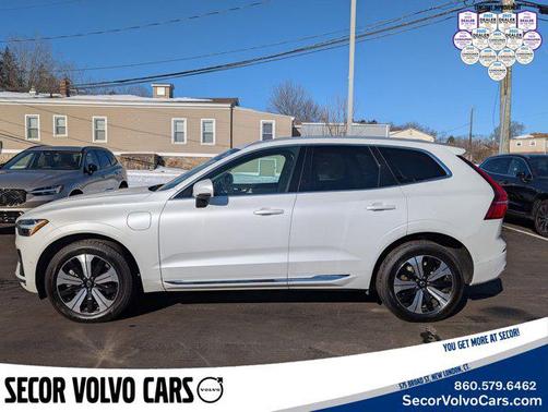 2023 Volvo XC60 Recharge Plug-In Hybrid Plus Bright Theme