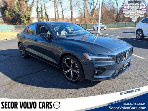 2024 Volvo S60 Plus Dark Theme