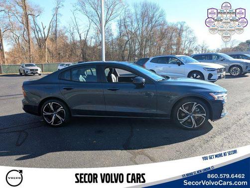 2024 Volvo S60 Plus Dark Theme