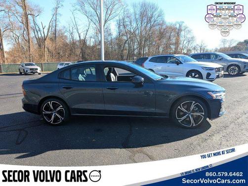 2024 Volvo S60 Plus Dark Theme