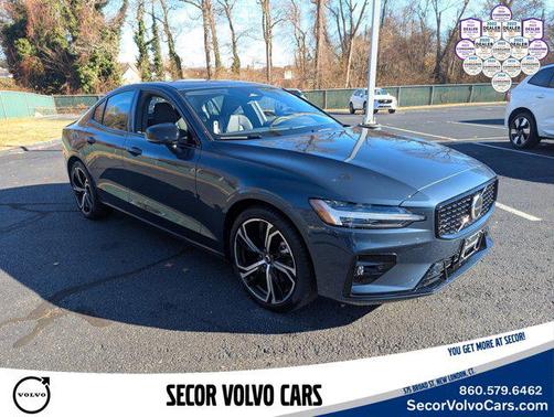 2024 Volvo S60 Plus Dark Theme