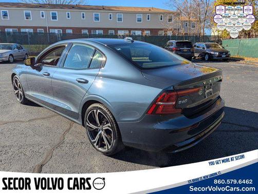 2024 Volvo S60 Plus Dark Theme