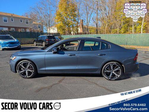 2024 Volvo S60 Plus Dark Theme
