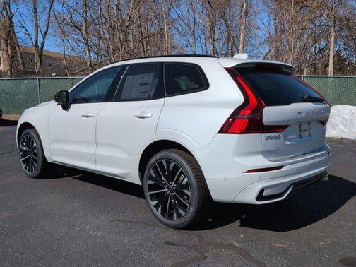 2026 Volvo XC60 B5 Ultra