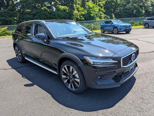 2026 Volvo V60 Cross Country B5 Ultra
