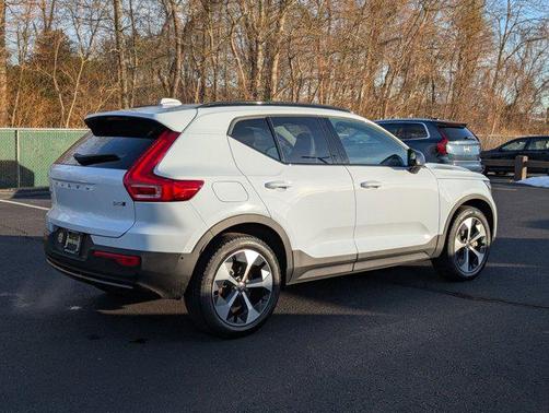 2026 Volvo XC40 B5 Plus