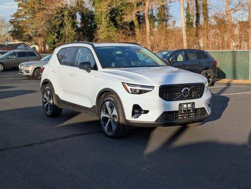 2026 Volvo XC40 B5 Plus
