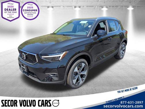 2025 Volvo XC40 B5 Plus Bright Theme