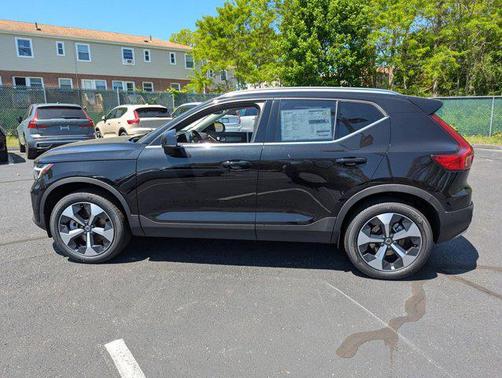 2025 Volvo XC40 B5 Plus Bright Theme
