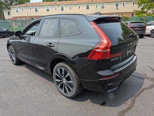 2025 Volvo XC60 B5 Plus