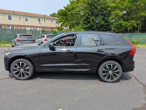 2025 Volvo XC60 B5 Plus