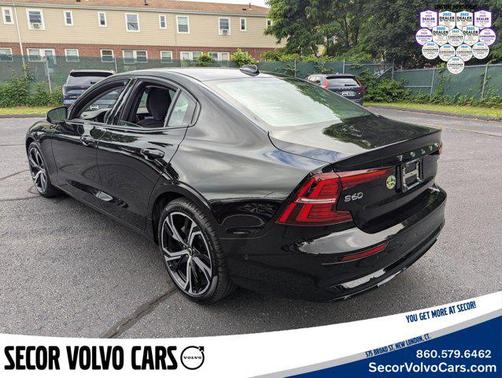 2024 Volvo S60 Plus Dark Theme