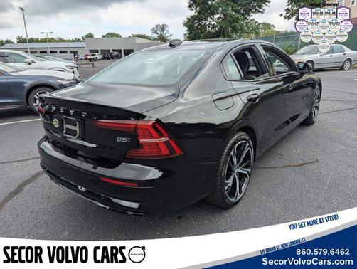 2024 Volvo S60 Plus Dark Theme