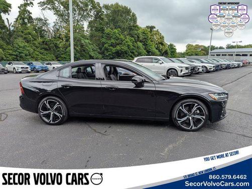 2024 Volvo S60 Plus Dark Theme