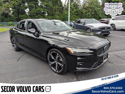 2024 Volvo S60 Plus Dark Theme