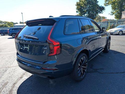 2026 Volvo XC90 Plug-In Hybrid T8 Ultra Dark Theme 6-Seater
