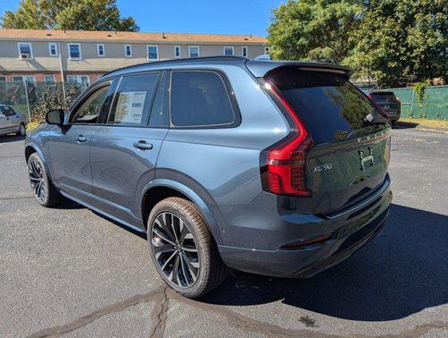 2026 Volvo XC90 Plug-In Hybrid T8 Ultra Dark Theme 6-Seater