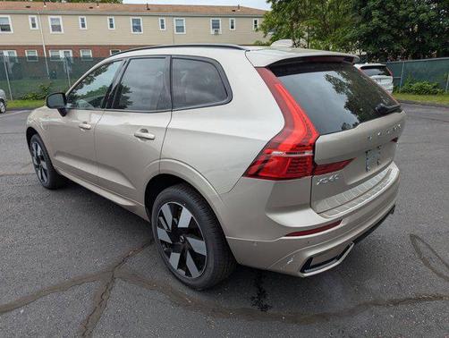2025 Volvo XC60 Plug-In Hybrid T8 Plus