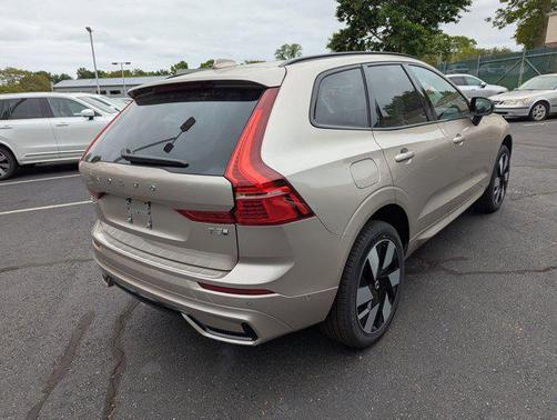 2025 Volvo XC60 Plug-In Hybrid T8 Plus