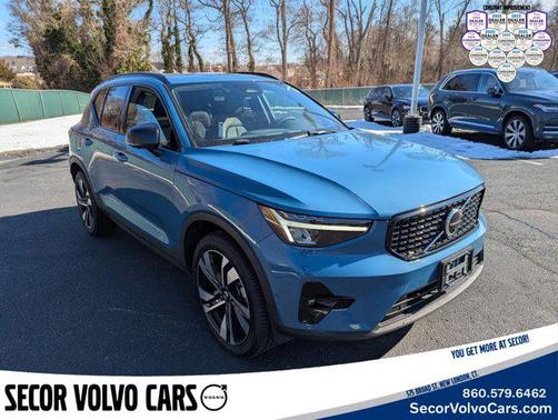 2023 Volvo XC40 Plus Dark Theme