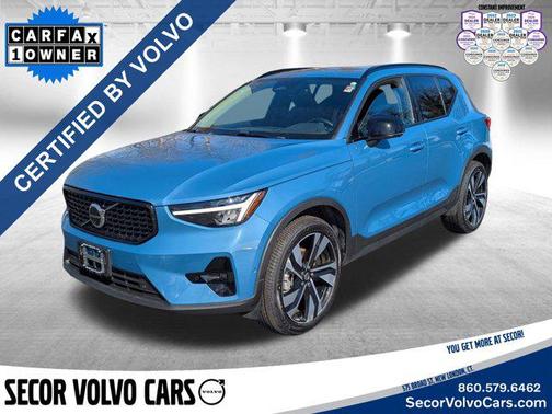 2023 Volvo XC40 Plus Dark Theme