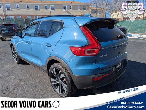 2023 Volvo XC40 Plus Dark Theme
