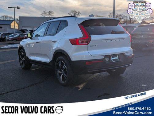2024 Volvo XC40 B5 Core