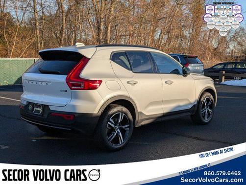 2024 Volvo XC40 B5 Core
