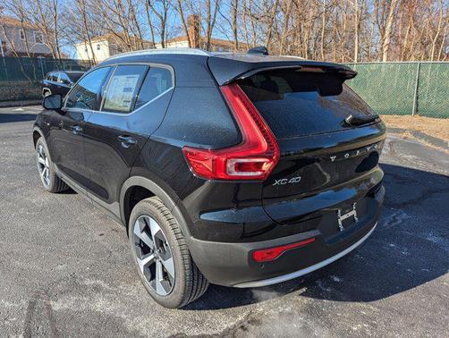 2025 Volvo XC40 B5 Core Bright Theme