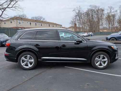 Black 2022 Audi Q7 45 Premium