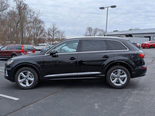 Black 2022 Audi Q7 45 Premium