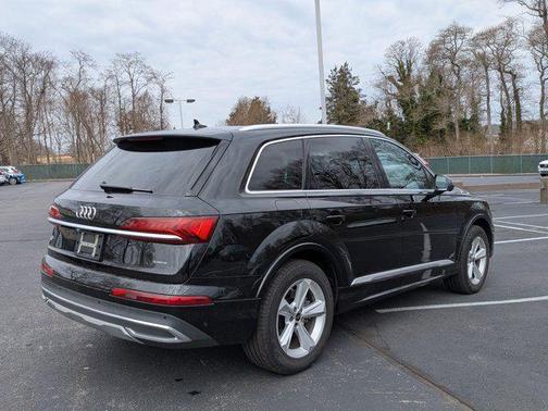 Black 2022 Audi Q7 45 Premium