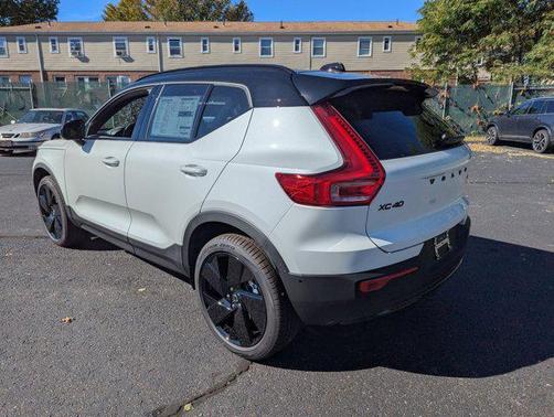 2026 Volvo XC40 B5 Ultra Black Edition