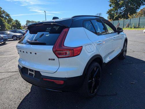 2026 Volvo XC40 B5 Ultra Black Edition